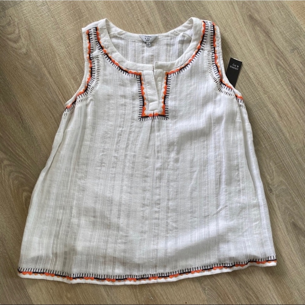 Crown & Ivy NWT top.